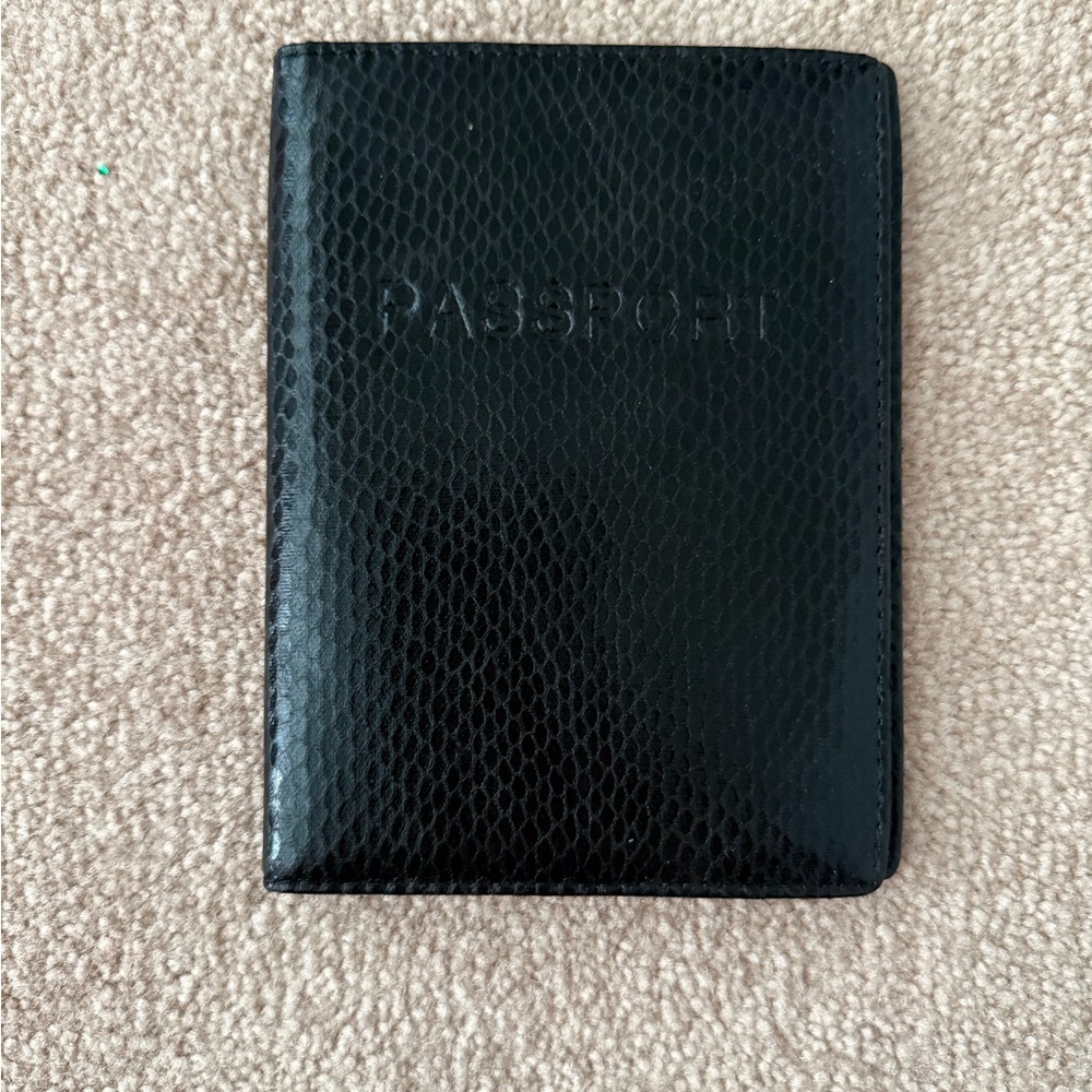 GAP Black Textured Passport Holder